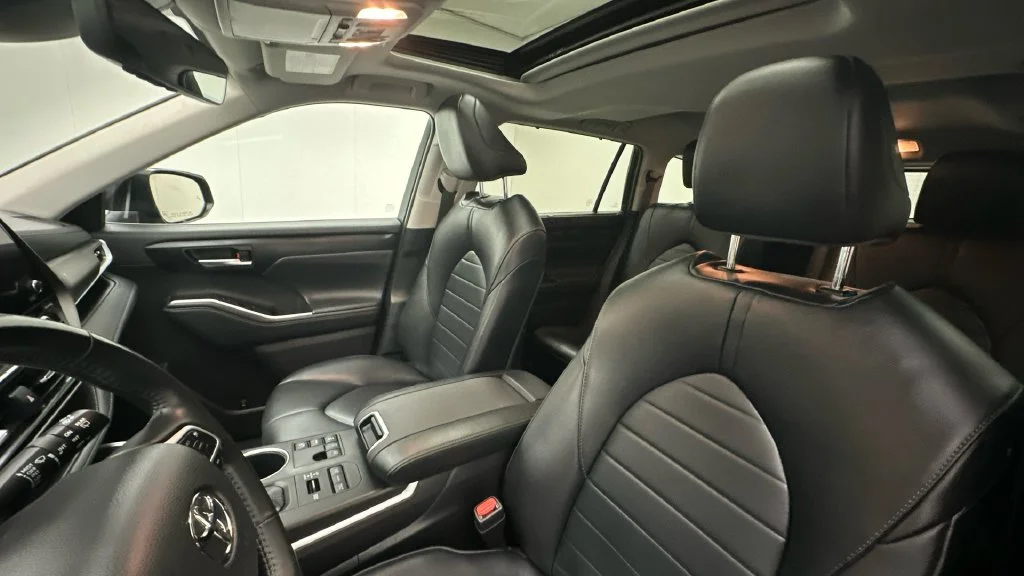 Used 2024 Blue Toyota XLE image 9