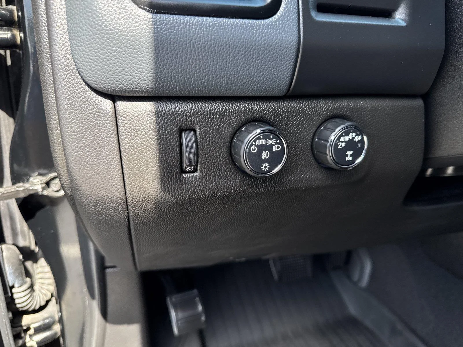 Used 2021 BLACK Chevrolet 4WD Z71 image 19