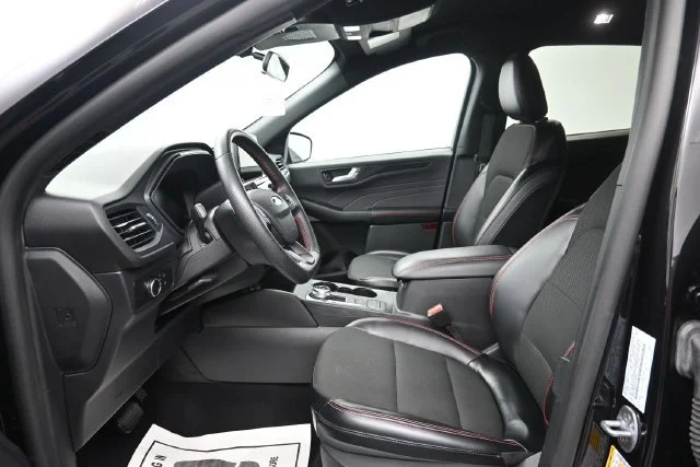 Used 2025 Agate Black Metal Ford ST-Line image 10