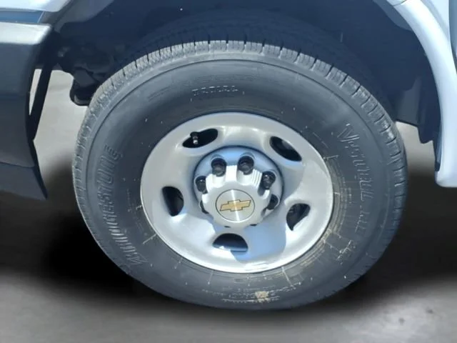 New 2026 Summit White Chevrolet WT image 15