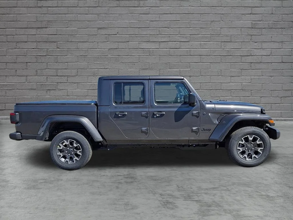New 2026 Granite Crystal Metallic Clearcoat Jeep Sahara image 9
