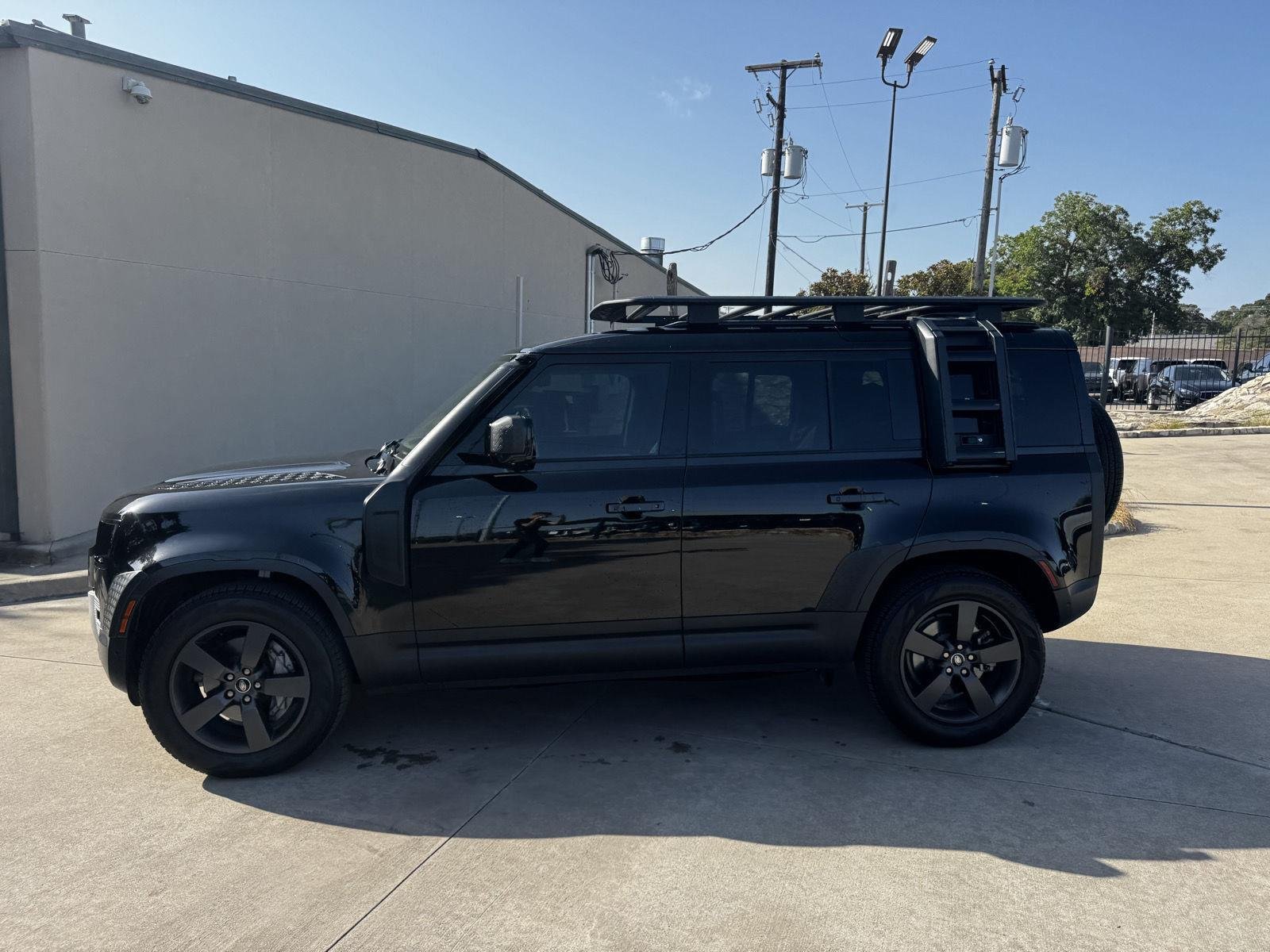 Used 2025 Santorini Black Metallic Land Rover S image 3