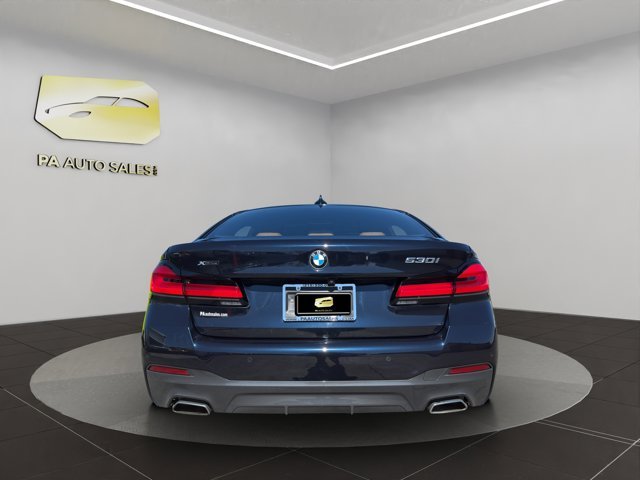 Used 2023 Carbon Black Metallic BMW 530i xDrive image 6