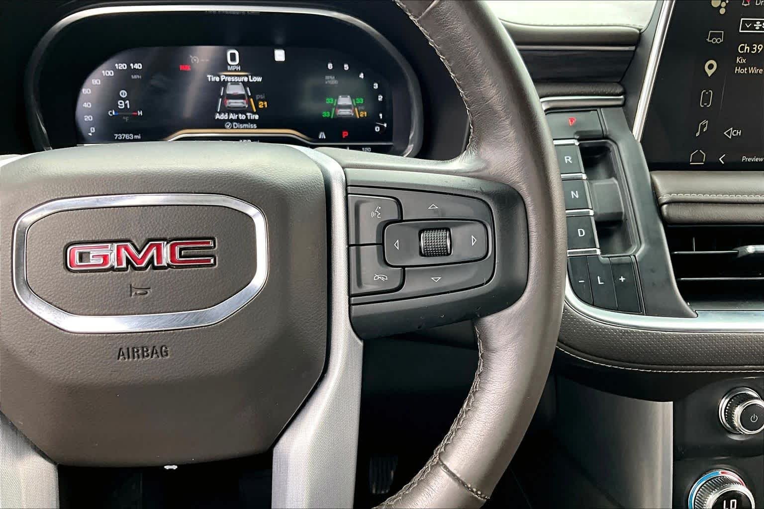Used 2022 White Frost Tricoat GMC SLT image 25