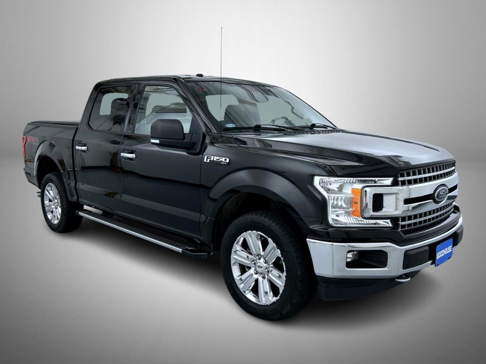 Used 2018 Shadow Black Ford XLT image 3