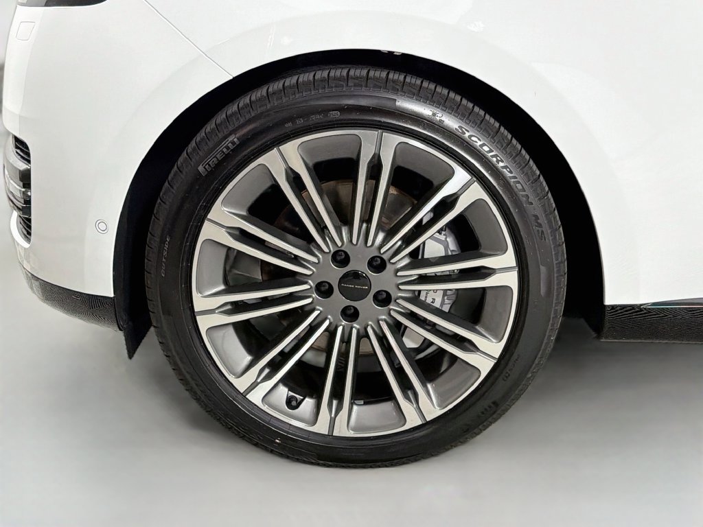 New 2026 Fuji White Land Rover SE image 28