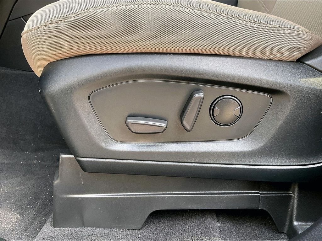 Used 2022 Black Ford XLT image 28