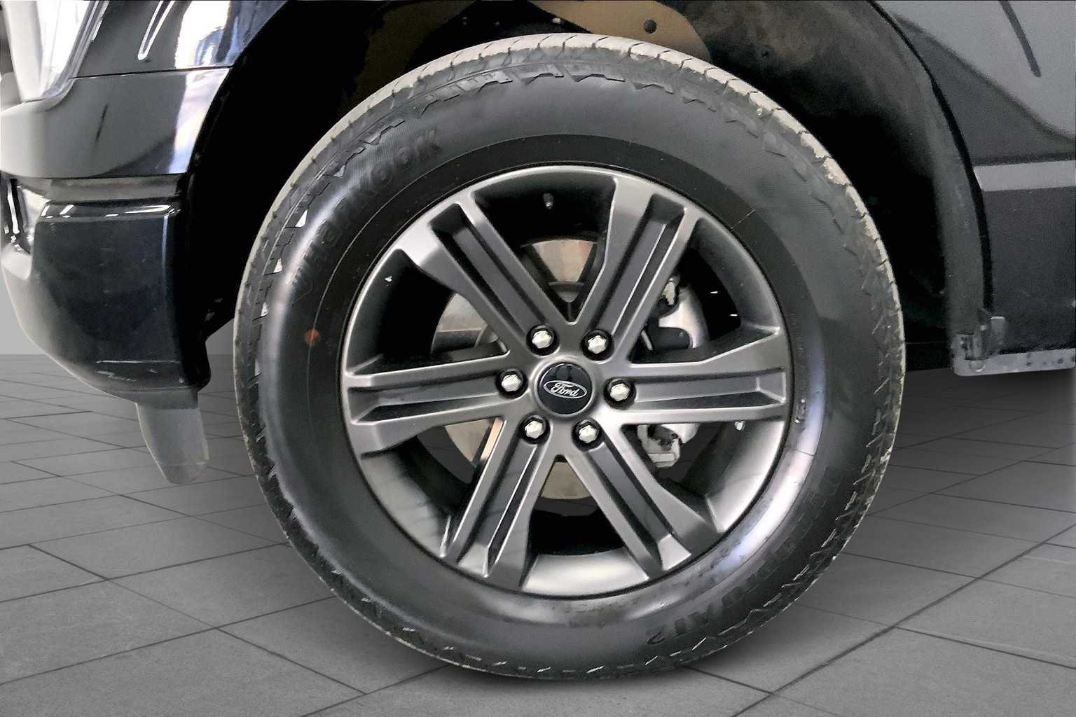 Used 2022 Agate Black Metallic Ford XLT image 10