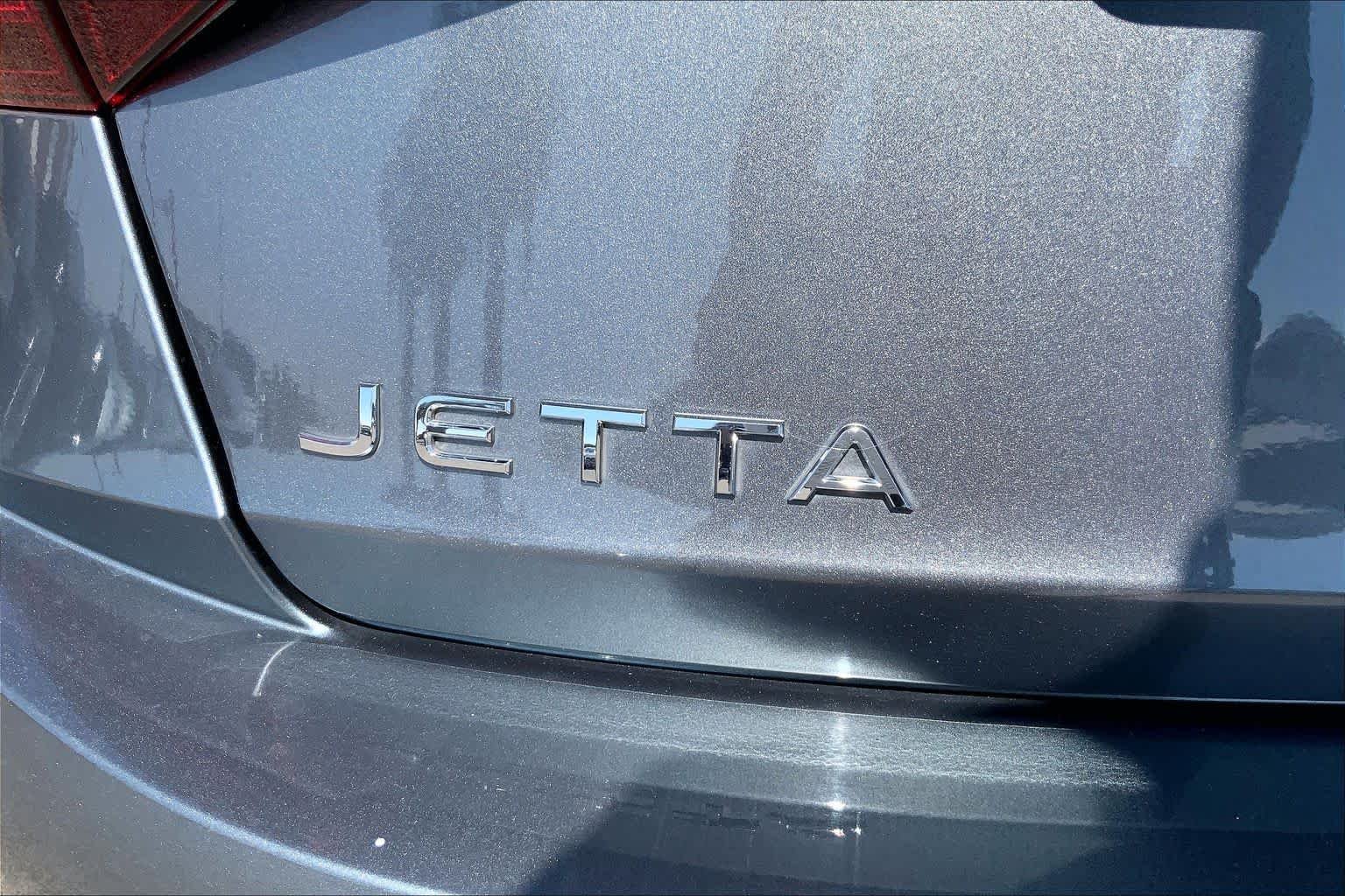 Used 2024 Platinum Gray Metallic Volkswagen SE image 31