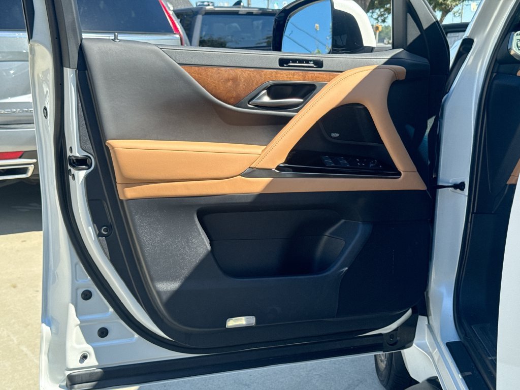 Used 2023 White Lexus 600 Luxury image 12