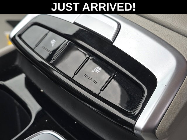 Used 2023 Silver Hyundai SEL image 19