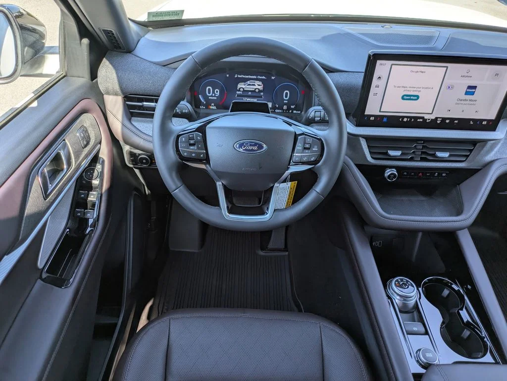 New 2026 Star White Metallic Tri-Coat Ford Platinum image 15