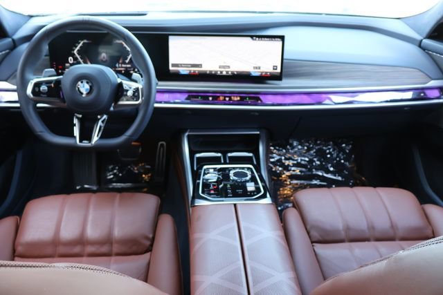 Used 2024  BMW 760i xDrive image 18