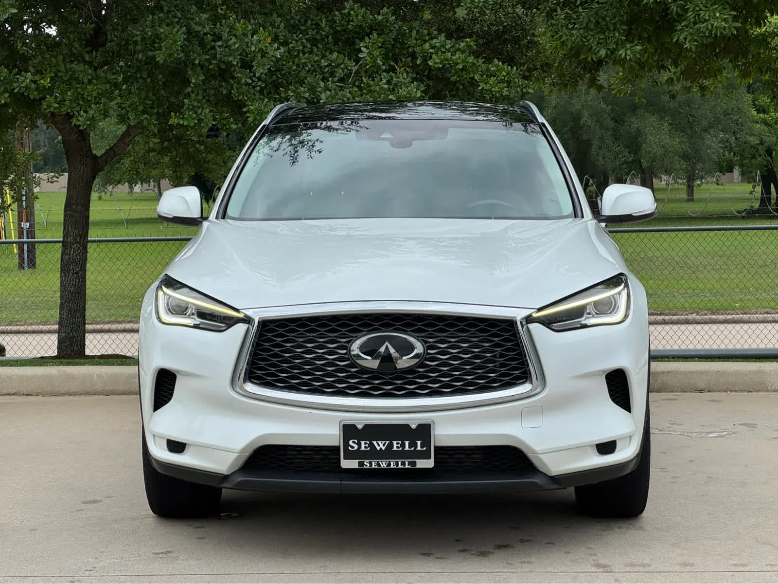 Certified Used 2023 Radiant White INFINITI LUXE image 2