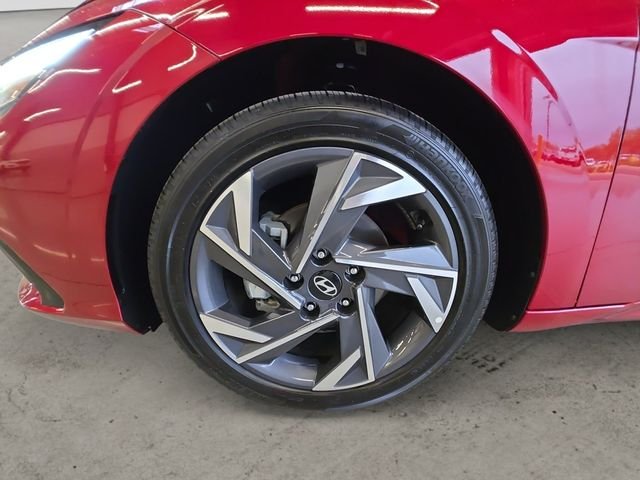 Certified Used 2025 Red Hyundai SEL Convenience image 9
