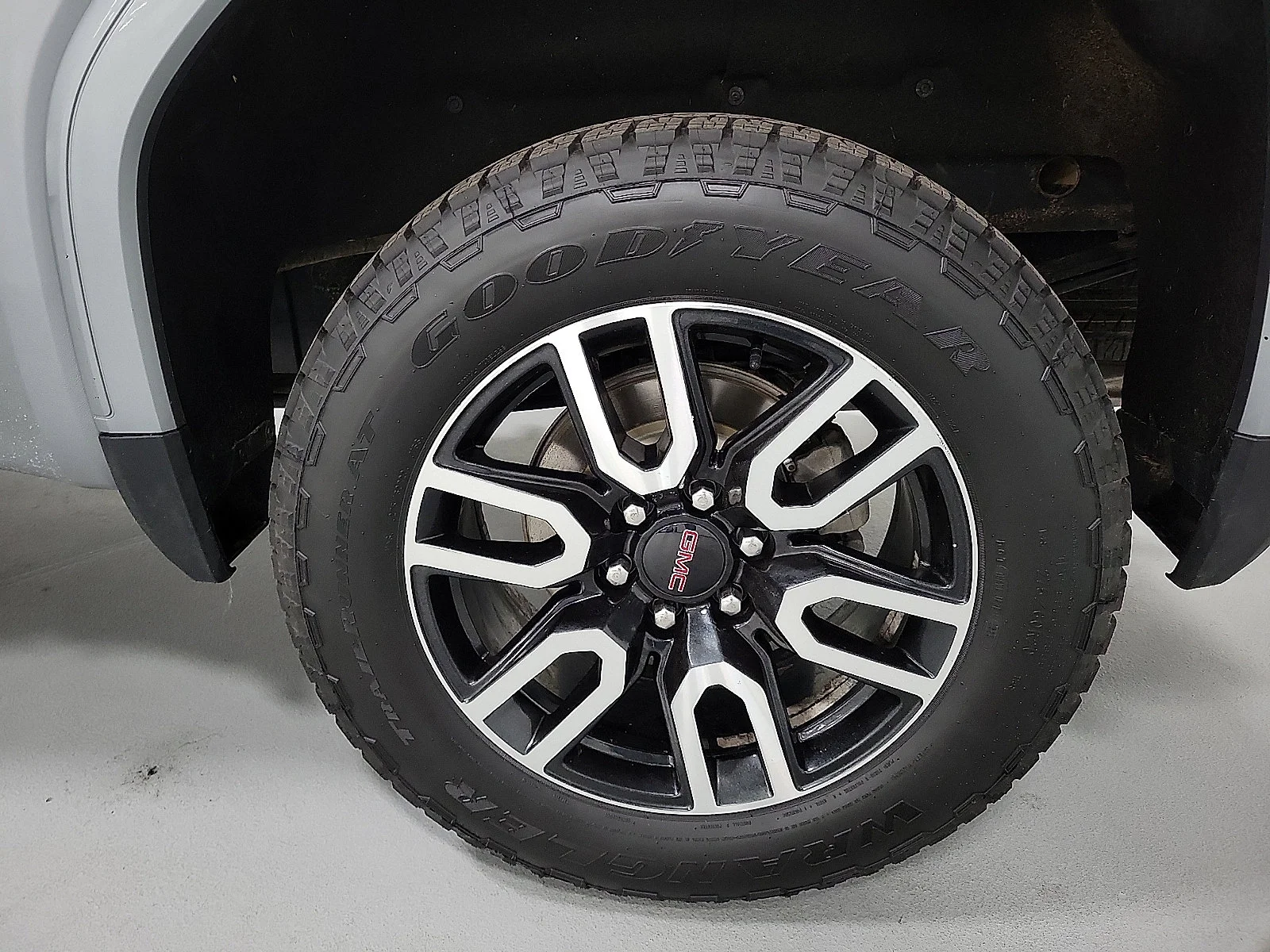 Used 2024 Sterling Metallic GMC AT4 image 20