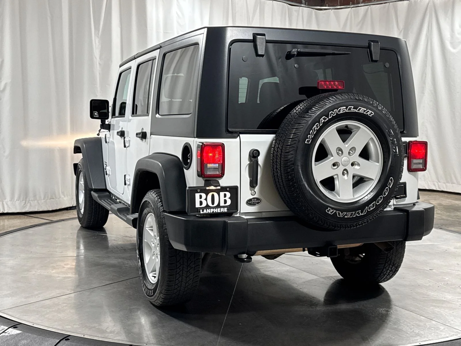 Used 2018 Bright White Clearcoat Jeep Unlimited Sport image 11