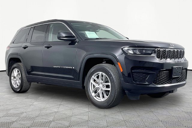 Used 2023 Black Jeep Laredo image 3