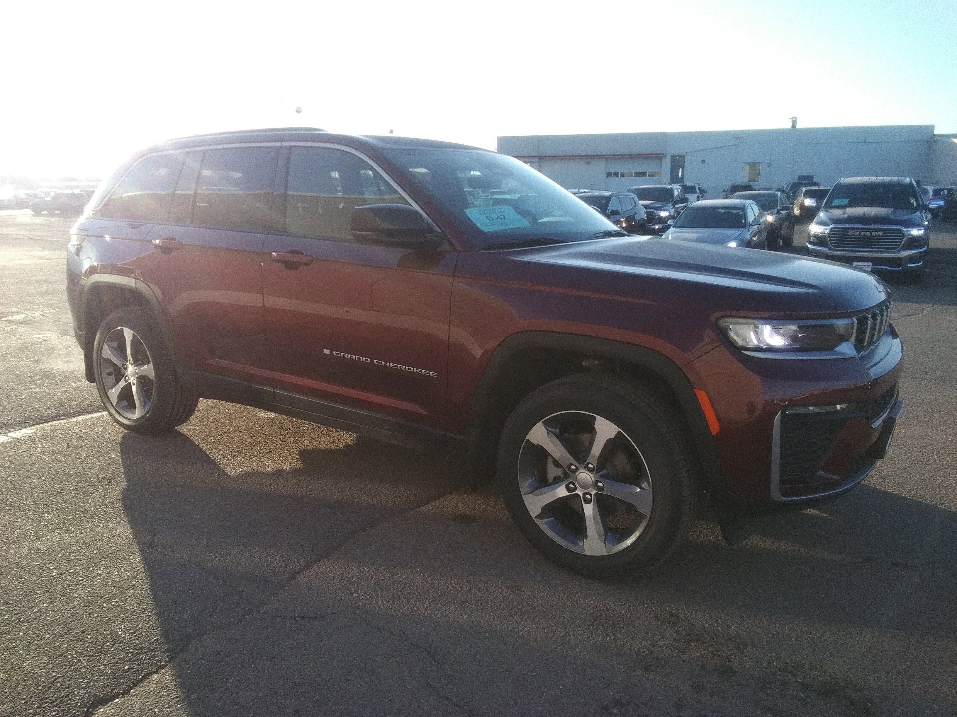 New 2026 Velvet Red Pearl-Coat Exterior Paint Jeep Limited image 4