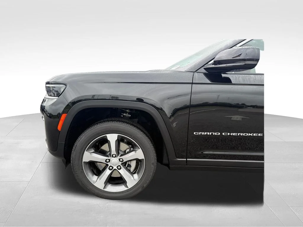 New 2026 Diamond Black Crystal Pearl-Coat Exterior Paint Jeep Limited image 22