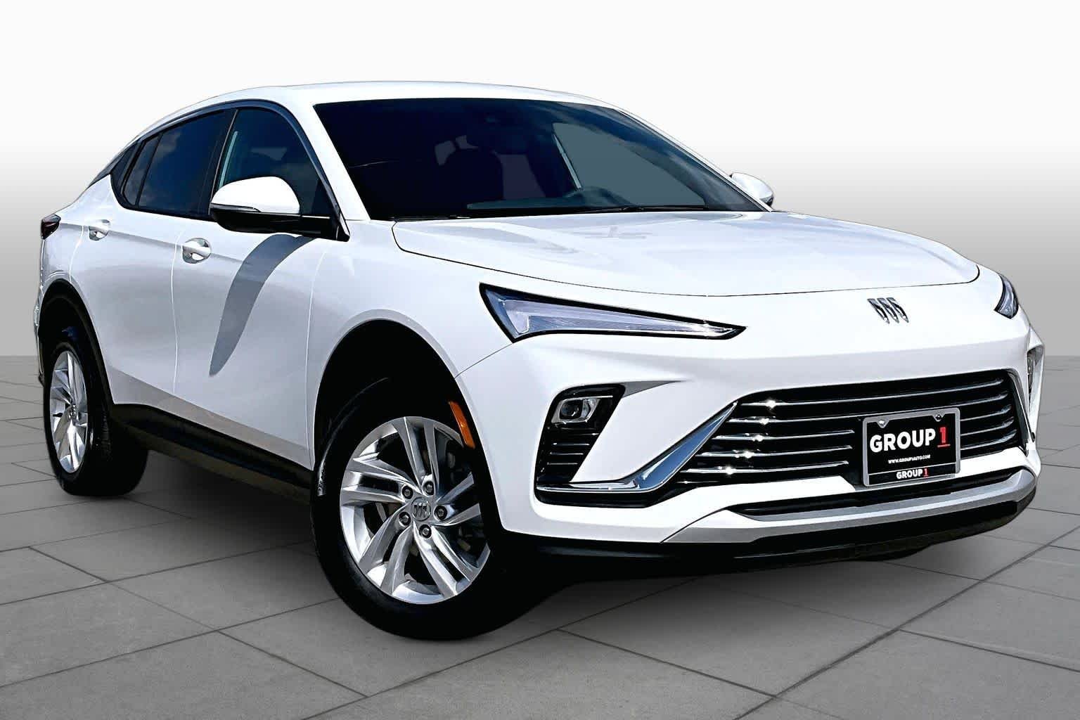 Used 2025 Summit White Buick Preferred image 3