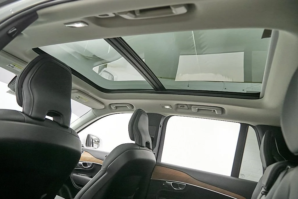 Certified Used 2023 Crystal White Volvo Core image 24