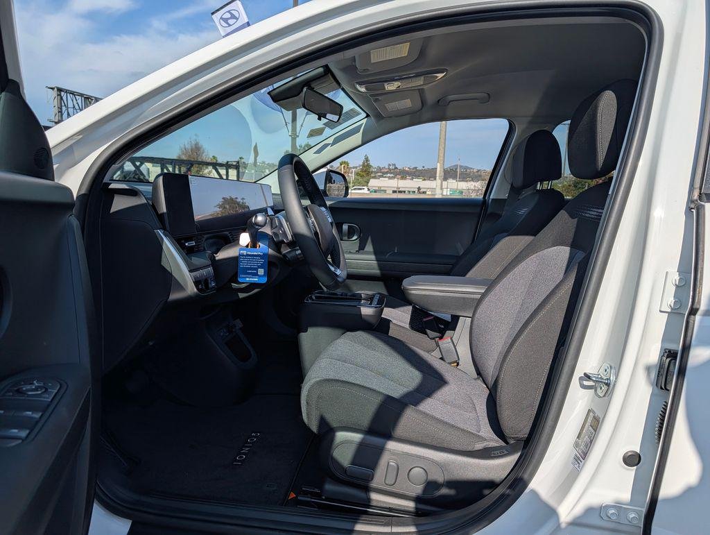 New 2026 White Hyundai SE image 11