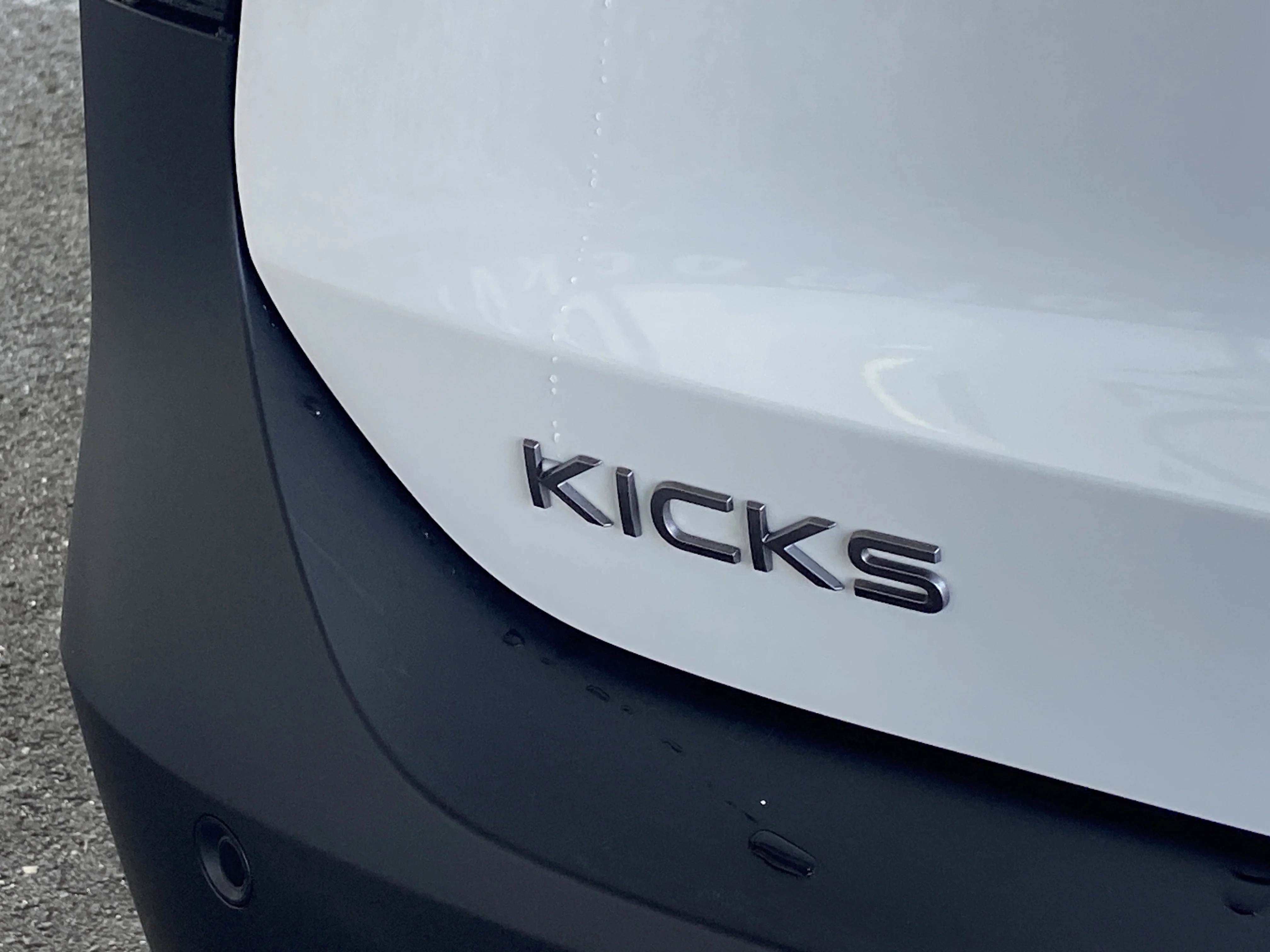 New 2026 Aspen White Tricoat/Super Black Nissan SV image 12