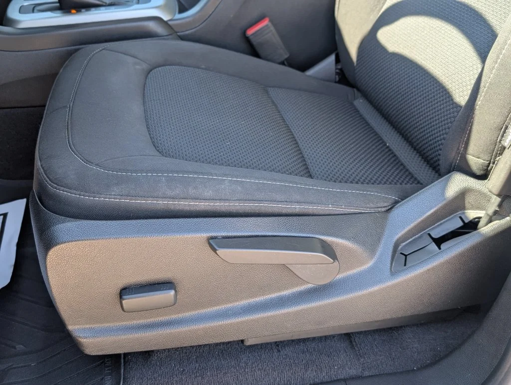 Used 2019 SATIN STEEL METALLIC Chevrolet 2WD LT image 23