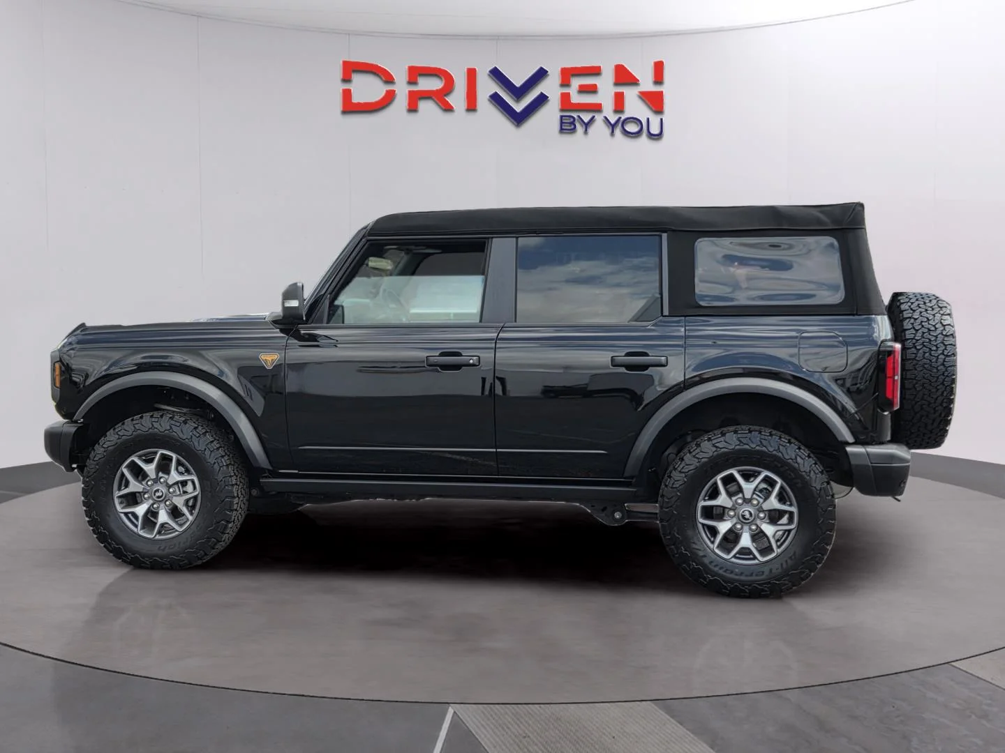 Used 2025 Shadow Black Ford Badlands image 2