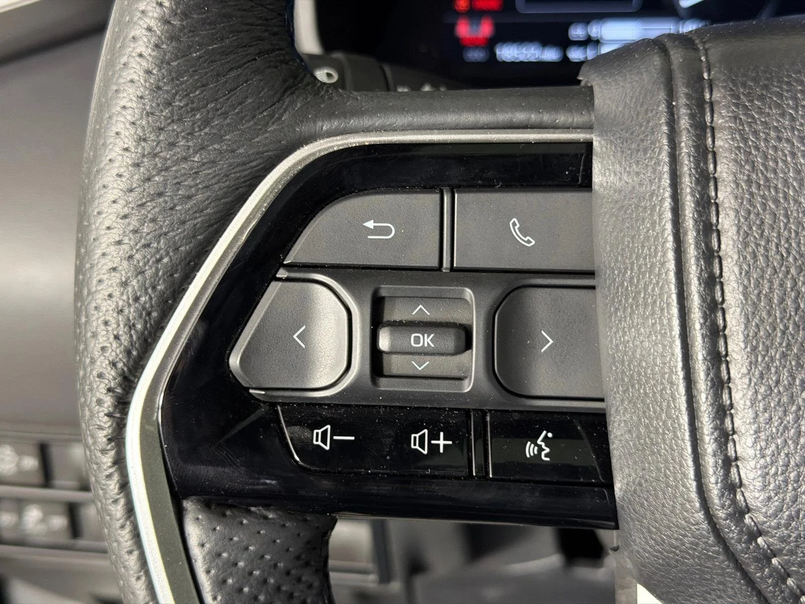 Used 2023 Silver Toyota Platinum Hybrid image 25