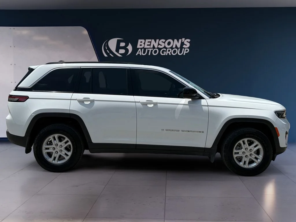 Used 2024 White Jeep Laredo image 6