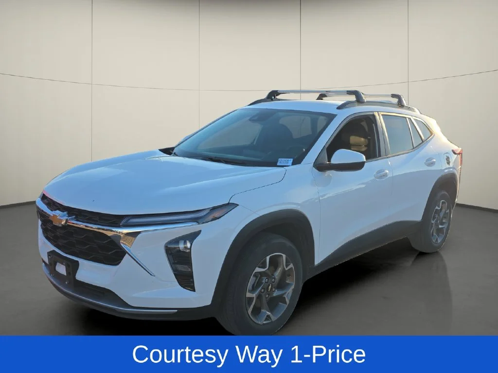 Used 2025 White Chevrolet LT image 4