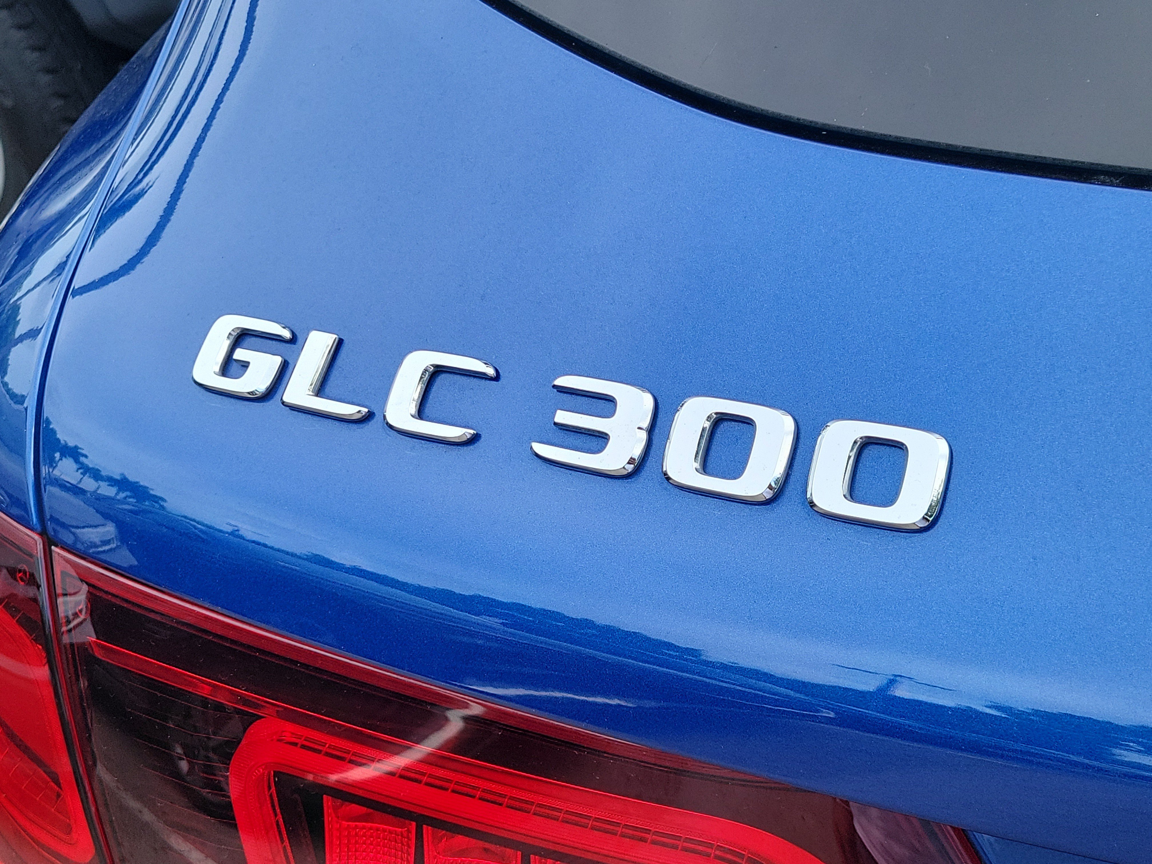 Used 2022 Starling Blue Metallic Mercedes-Benz GLC 300 image 5