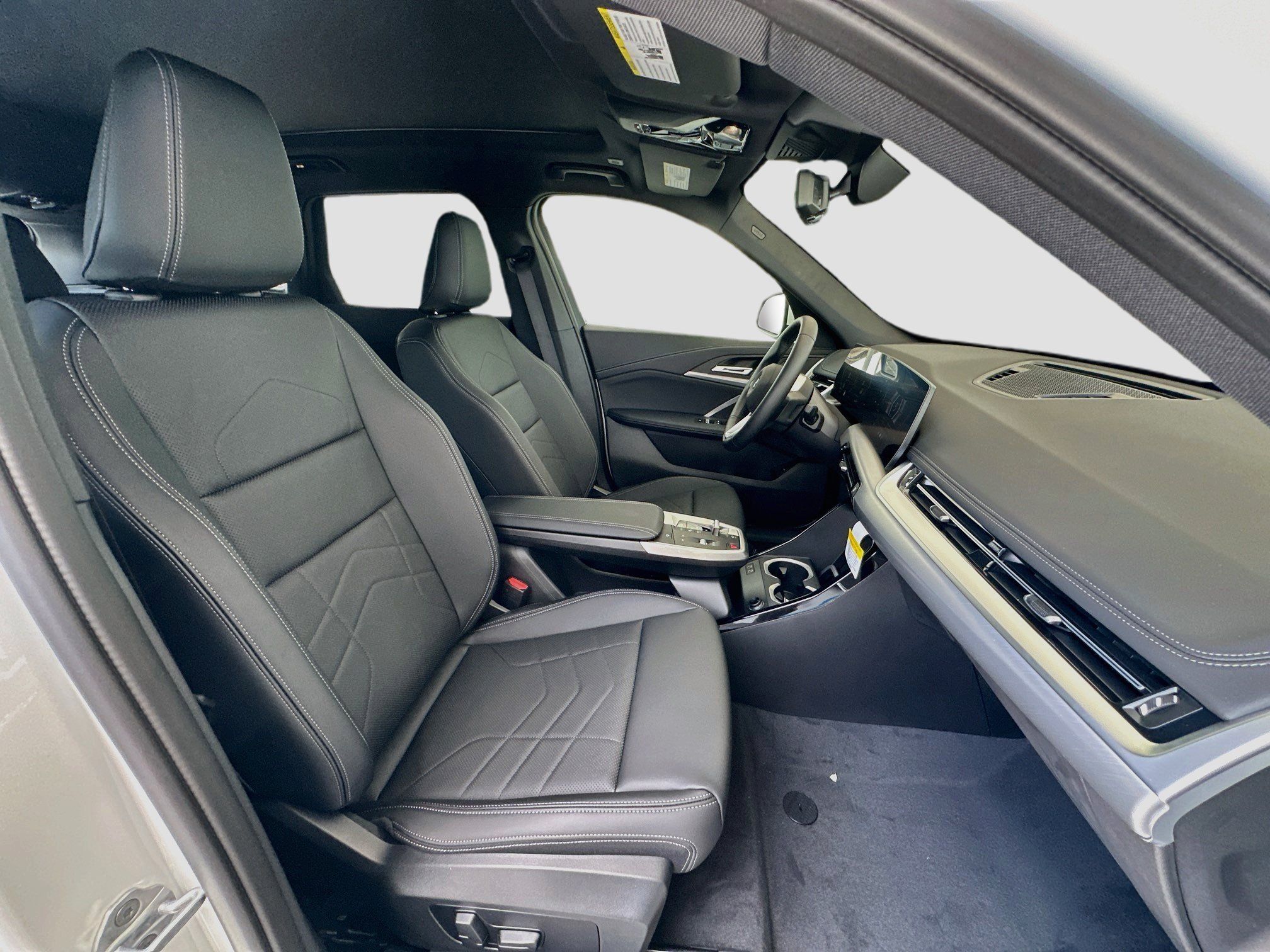 New 2026 Mineral White Metallic BMW xDrive28i image 21