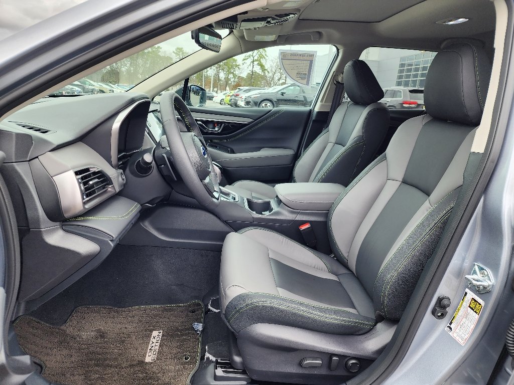 Used 2025 Ice Silver Metallic Subaru Onyx Edition image 32