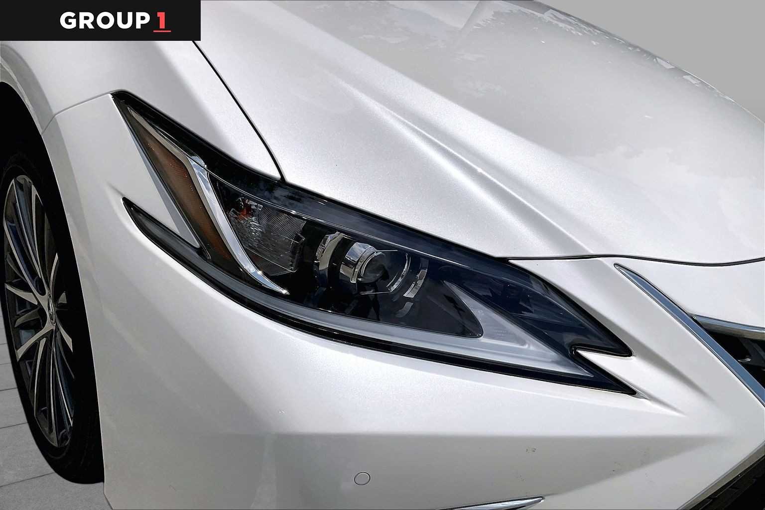 Used 2025 Eminent White Pearl Lexus  image 25