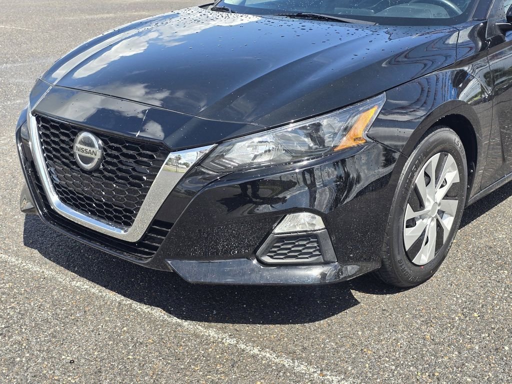 Used 2022 Black Nissan 2.5 S image 10