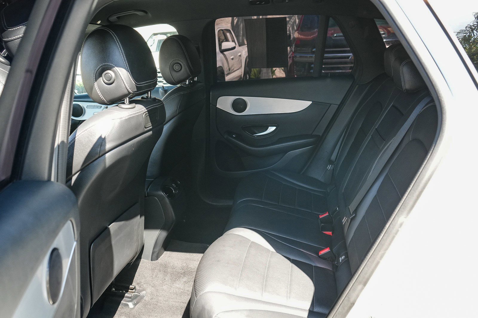 Used 2019 Polar White Mercedes-Benz 300 image 17