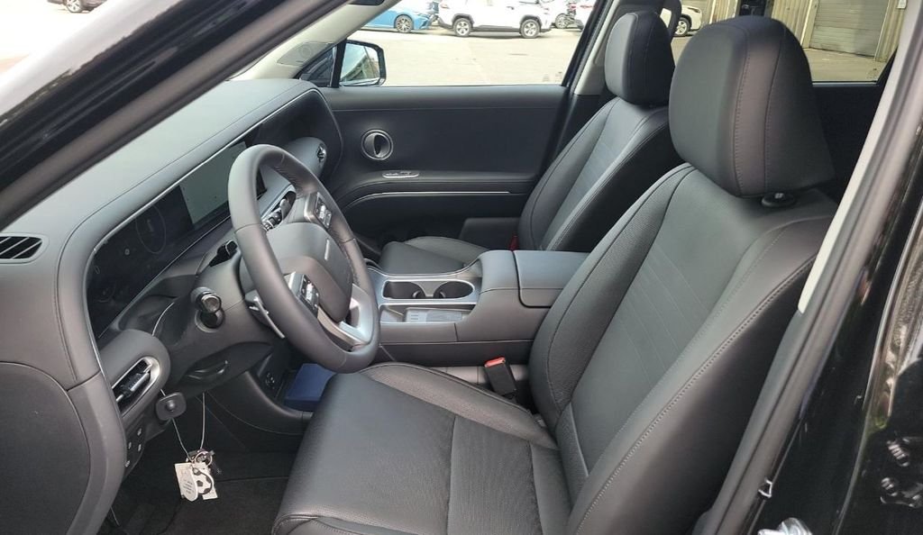 Used 2026 Black Hyundai Limited image 5