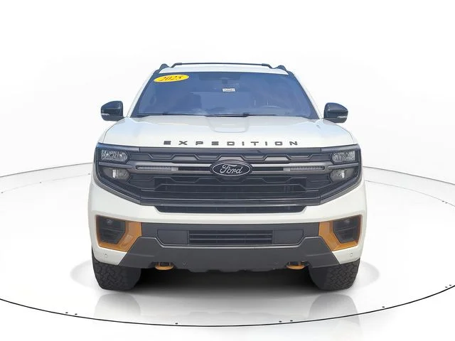 New 2025 White Metallic Ford Tremor image 2