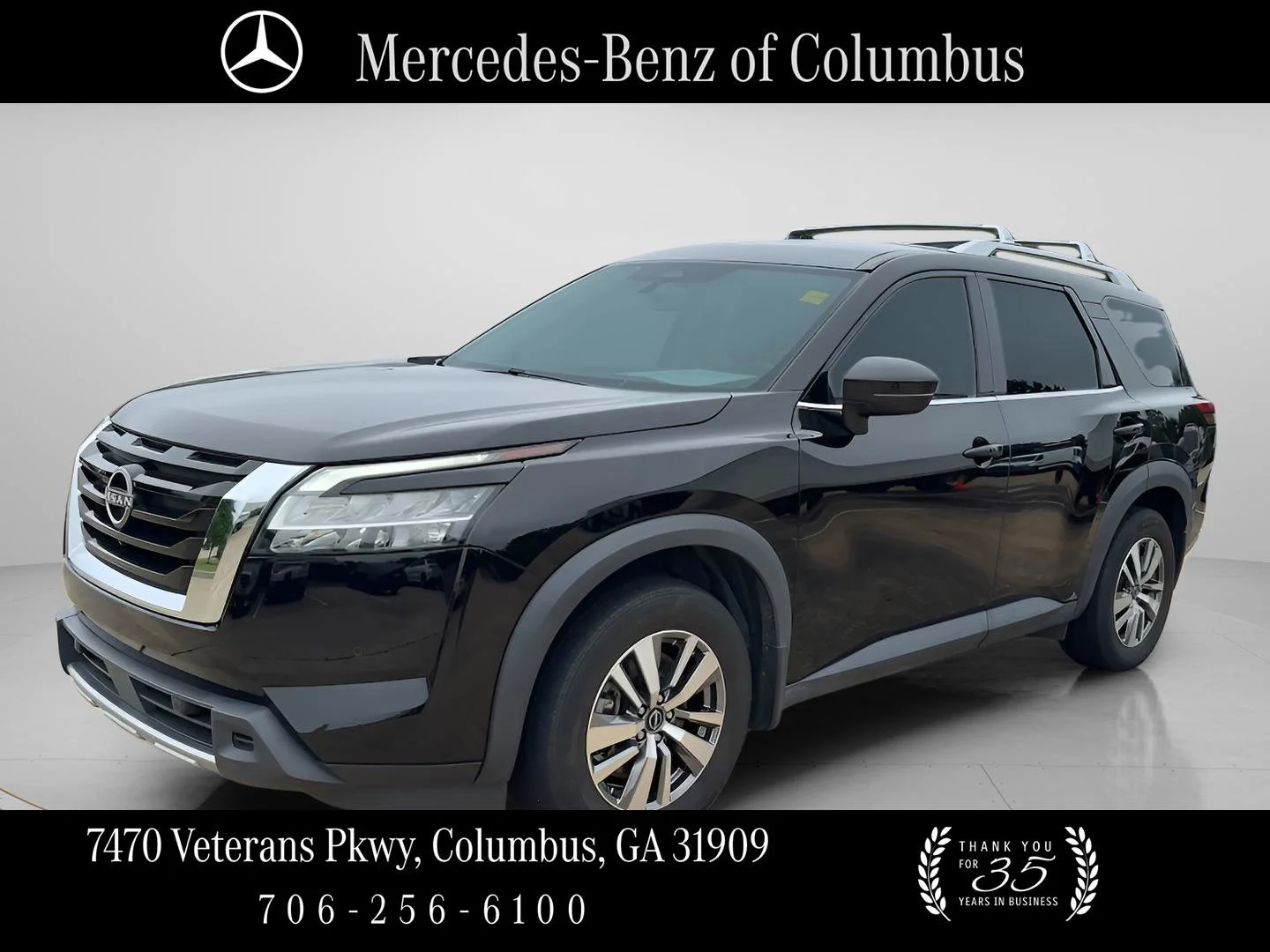 2023 Nissan Pathfinder SL 4WD's photo