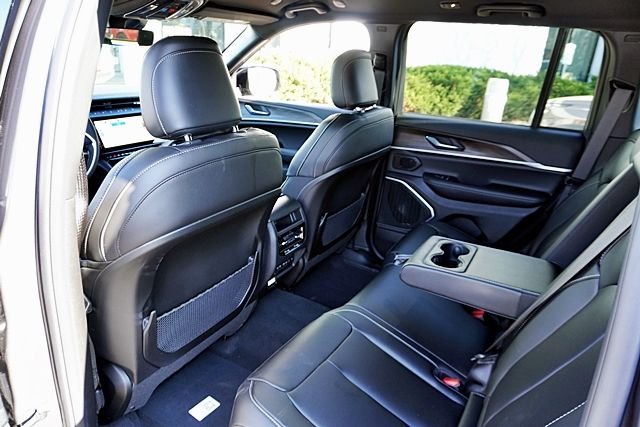 New 2026 Baltic Gray Metallic Clear-Coat Exterior Paint Jeep Limited image 20