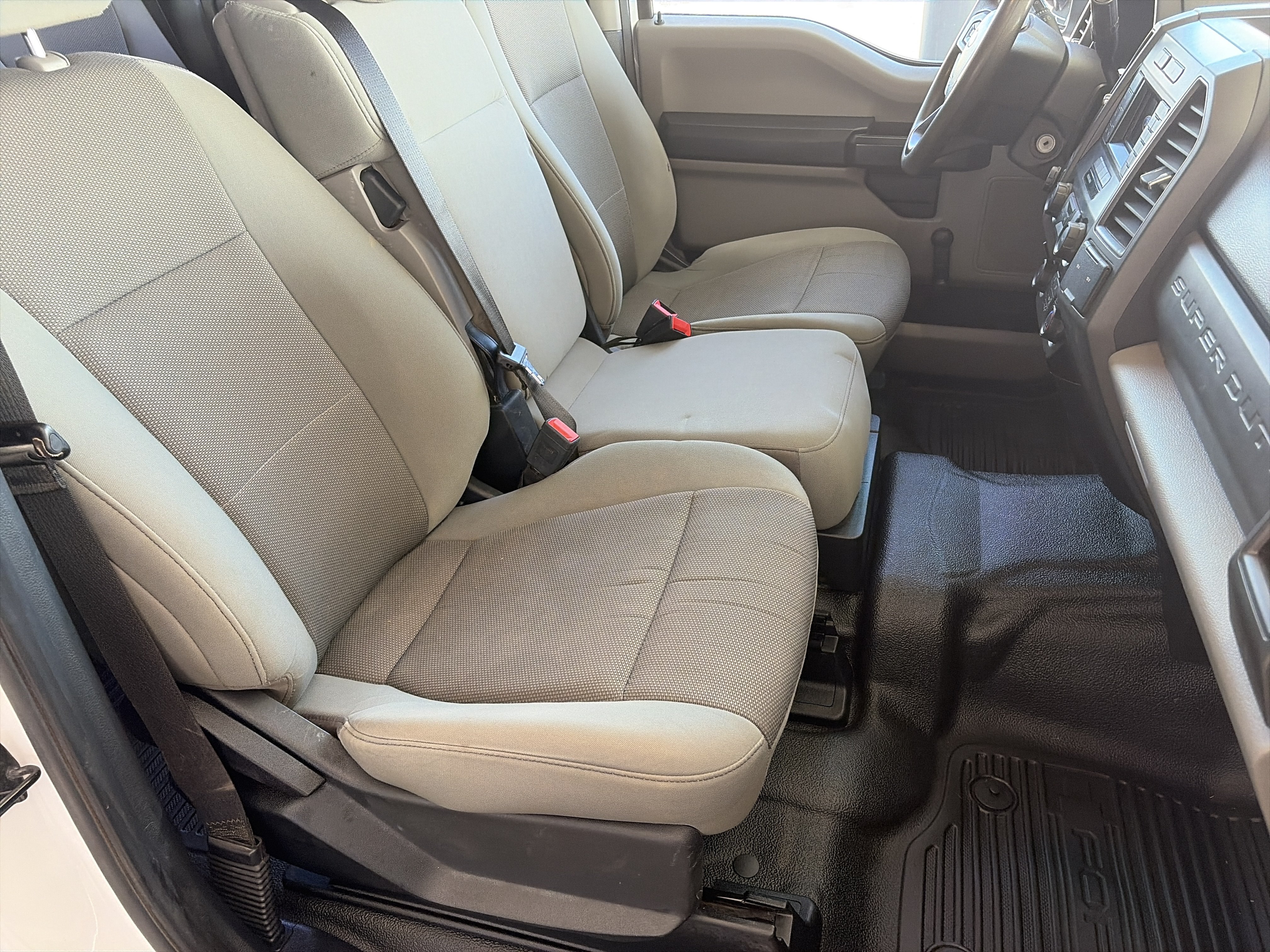 Used 2020 White Ford XL image 11