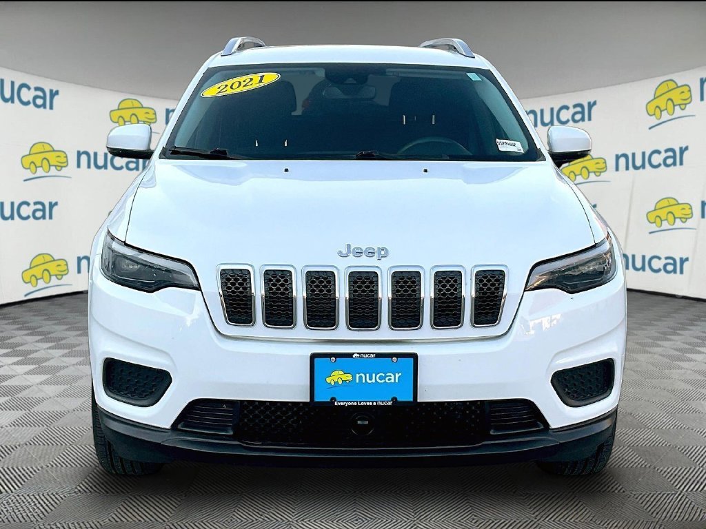 Used 2021 White Jeep Latitude image 2