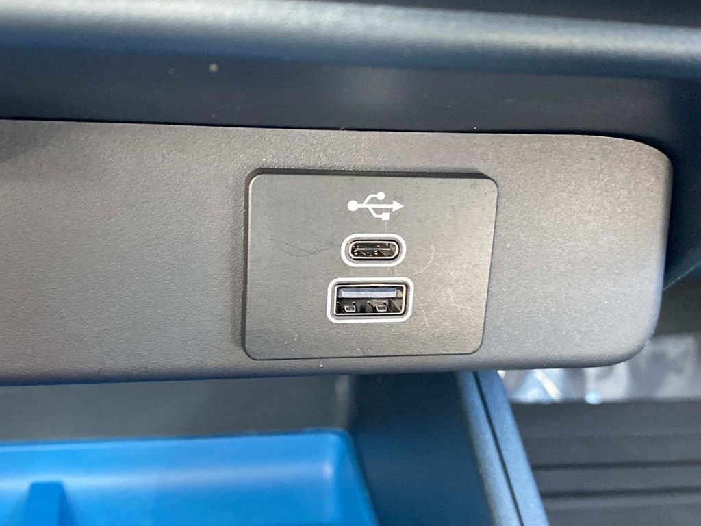 New 2026 Carbonized Gray Metallic Ford XLT image 19