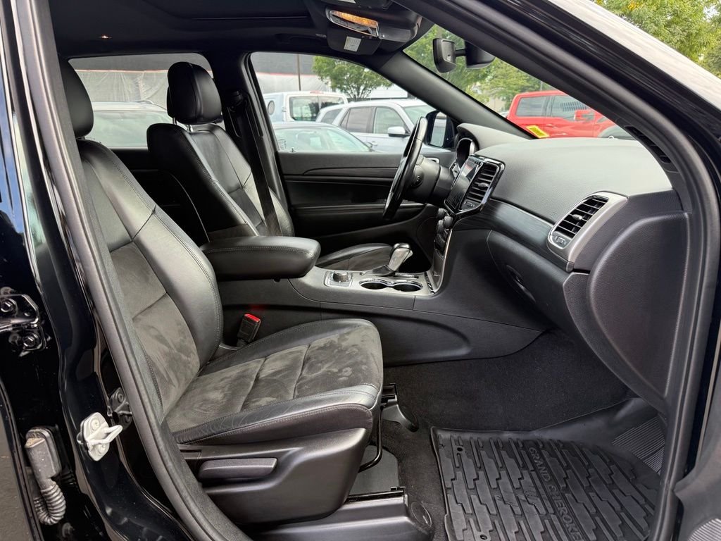 Used 2022 Black Jeep Laredo X image 31