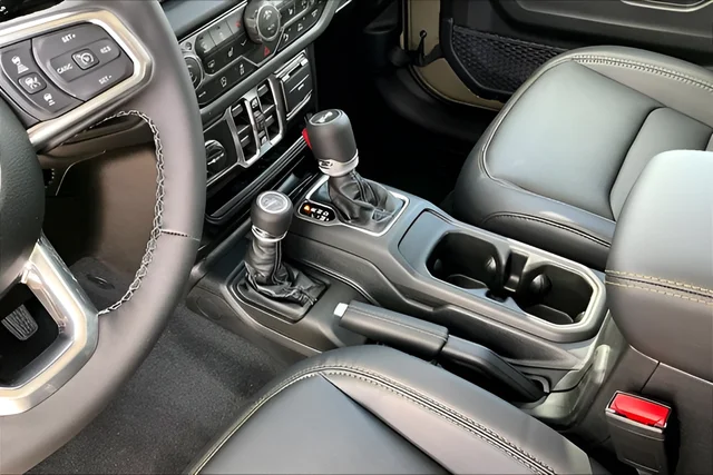 2026 Jeep Wrangler 4-Door Sahara - Photo 9