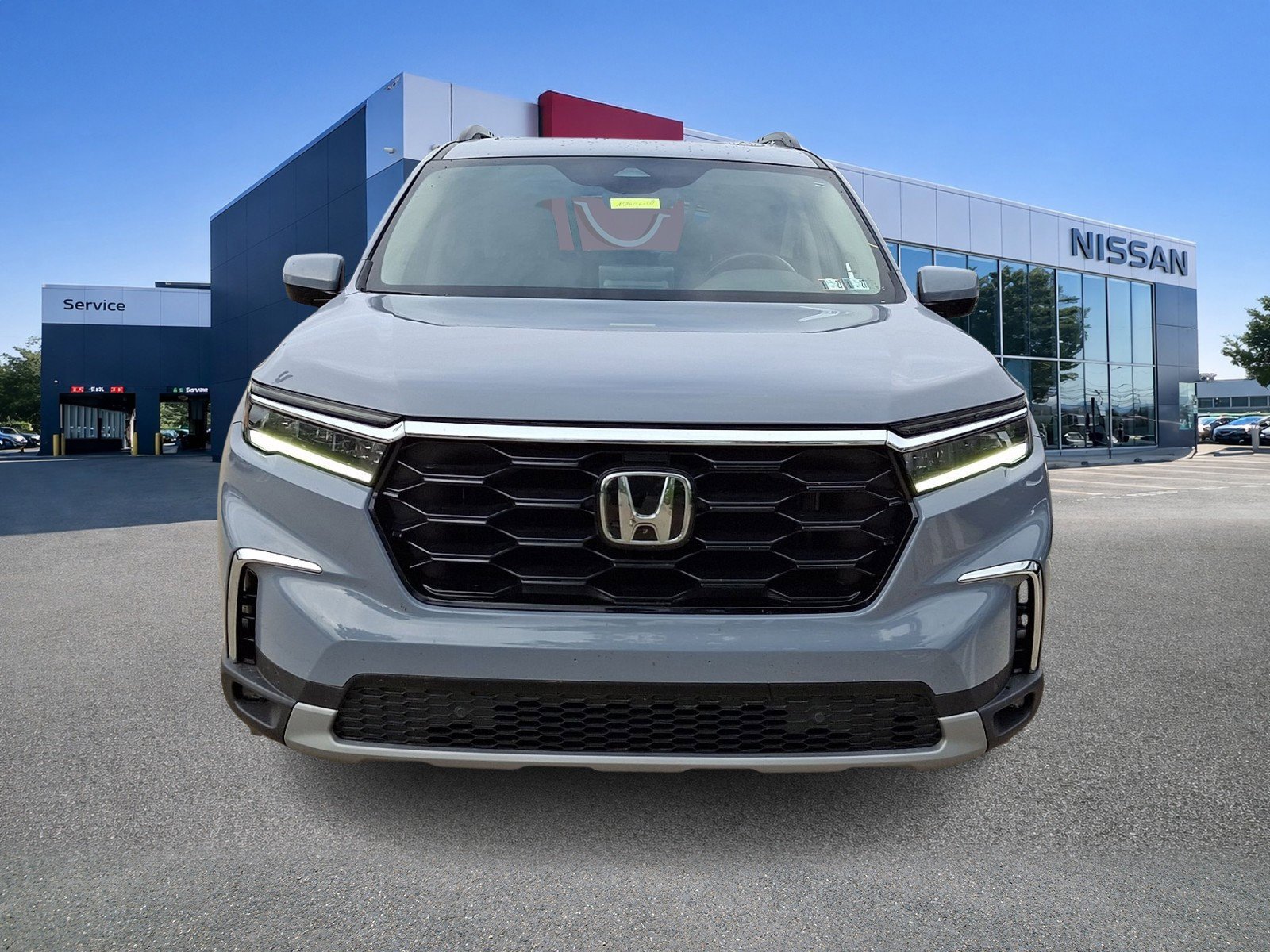 2025 Honda Pilot Touring AWD's photo