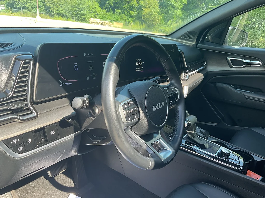 Used 2023 Glacial White Pearl Kia X-Line image 10